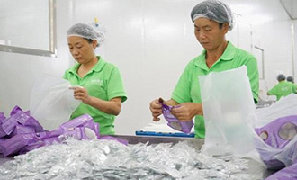 零食企業(yè)與時間賽跑贏取“新鮮度”，自建基地供應(yīng)堅果